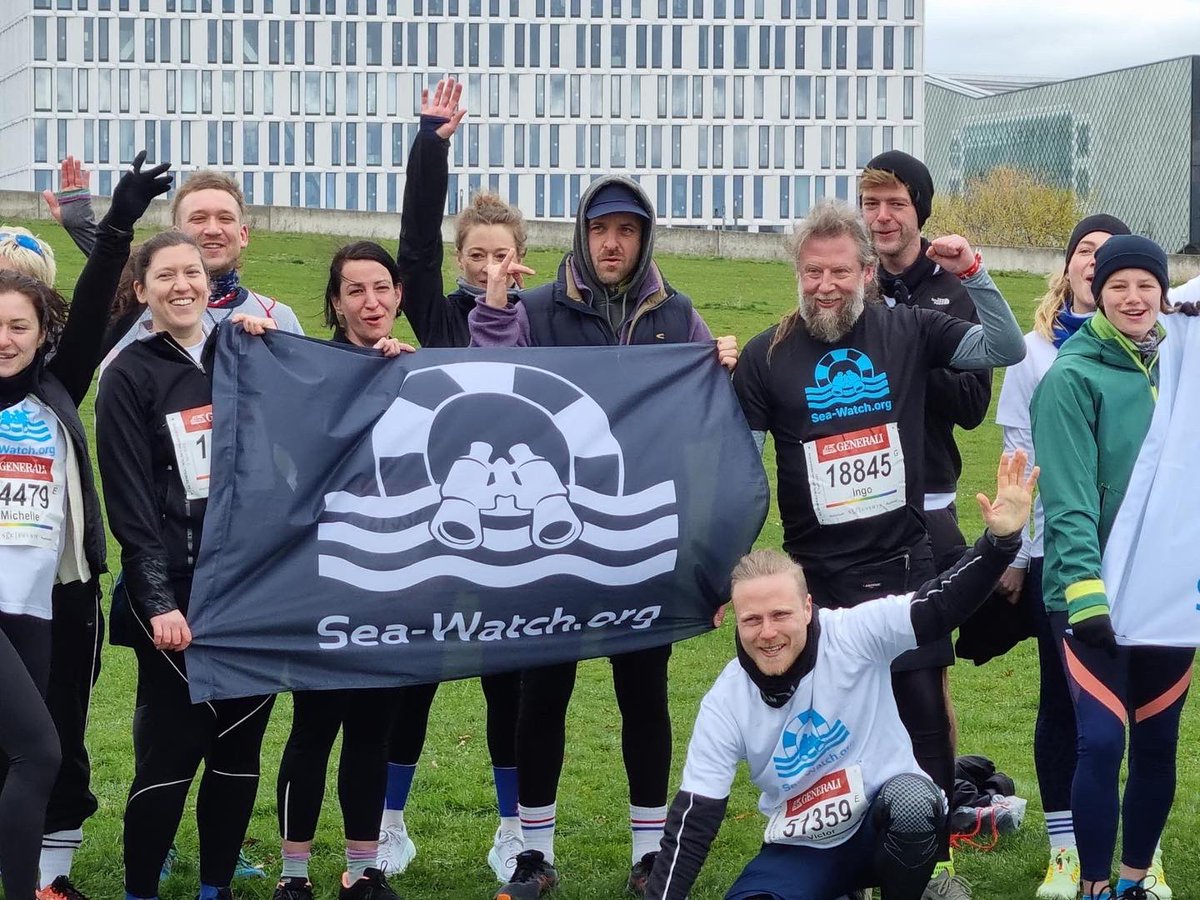 ChMelcher's tweet photo. Heute beim Berliner Halbmarathon im Team von @seawatchcrew mit 300 Läufer*innen über 96.000,00€ für die Seenotrettung gesammelt. Danke an alle Spender*innen. 🙏
#runforrescue #berlinhalf #21k #berlinerhalbmarathon https://t.co/O4r8OpJsUf