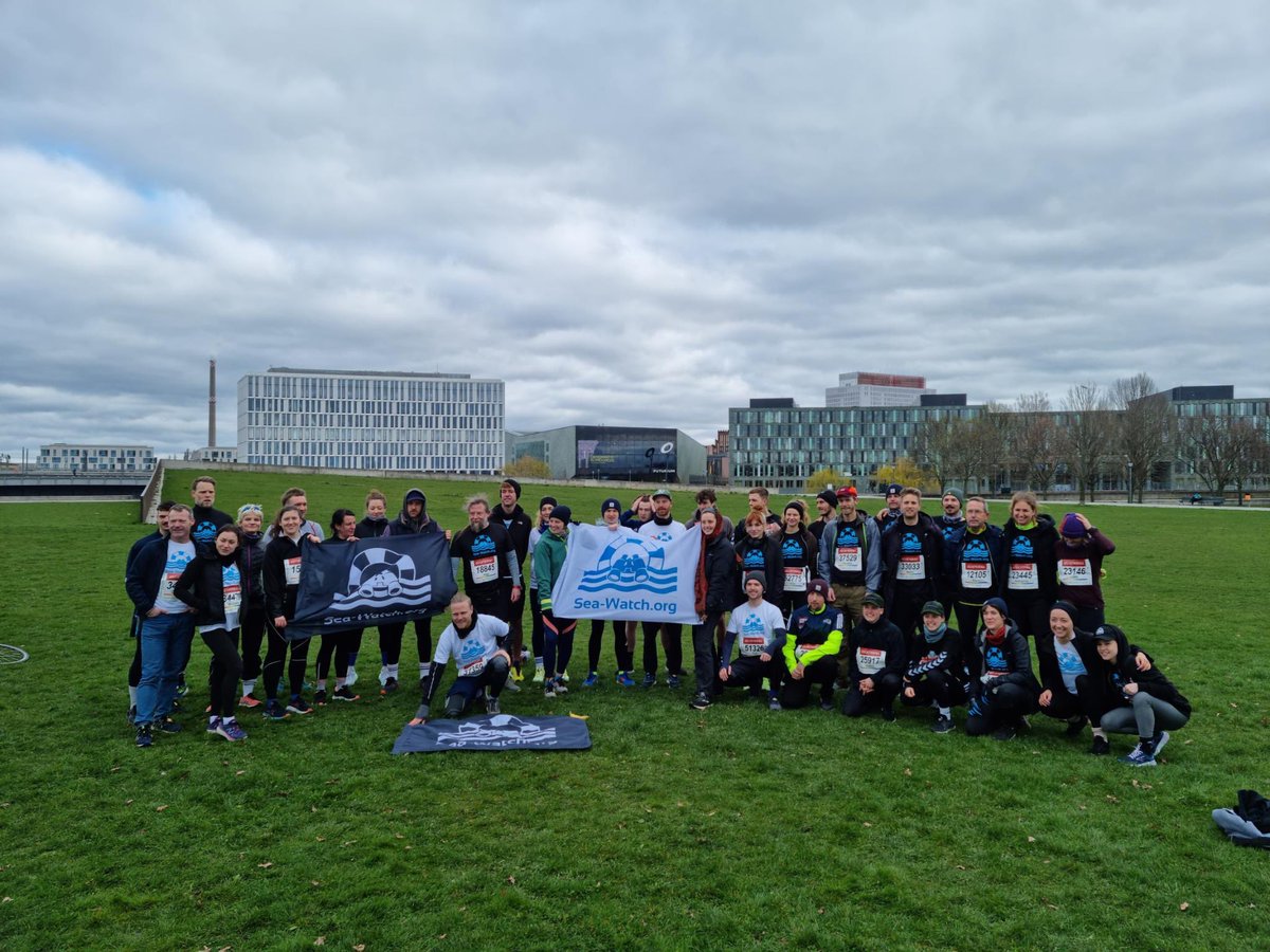 ChMelcher's tweet photo. Heute beim Berliner Halbmarathon im Team von @seawatchcrew mit 300 Läufer*innen über 96.000,00€ für die Seenotrettung gesammelt. Danke an alle Spender*innen. 🙏
#runforrescue #berlinhalf #21k #berlinerhalbmarathon https://t.co/O4r8OpJsUf
