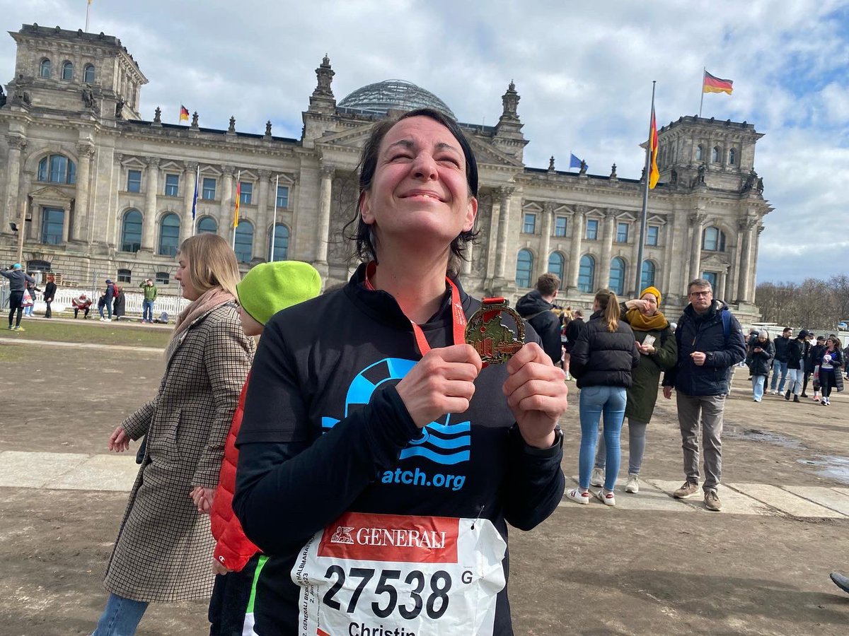ChMelcher's tweet photo. Heute beim Berliner Halbmarathon im Team von @seawatchcrew mit 300 Läufer*innen über 96.000,00€ für die Seenotrettung gesammelt. Danke an alle Spender*innen. 🙏
#runforrescue #berlinhalf #21k #berlinerhalbmarathon https://t.co/O4r8OpJsUf