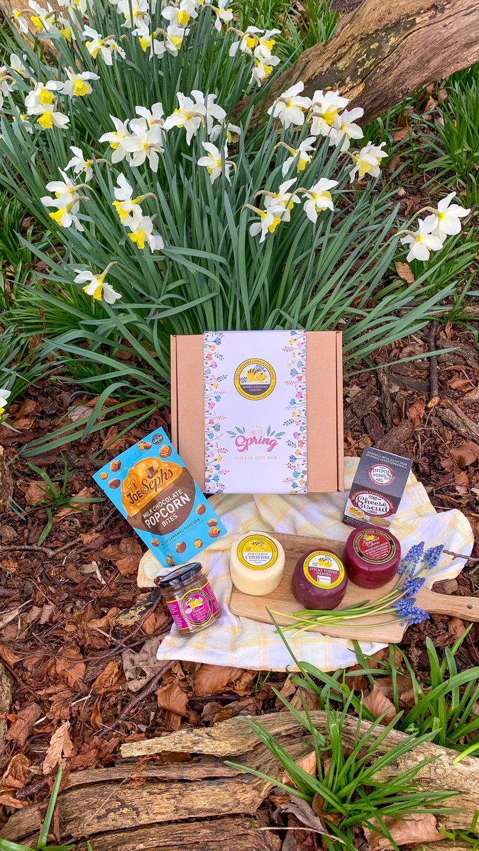 1CheshireCheese's tweet photo. ✨Put a Spring in your step
Our New Taste of Spring, Sweet Treats Cheese Selection Box has everything you need to put a spring in your step and satisfy that sweet tooth.
#cheese
#cheesegifts
#cheesesndchocolate
#springgifts https://t.co/XbqXYFDJMg