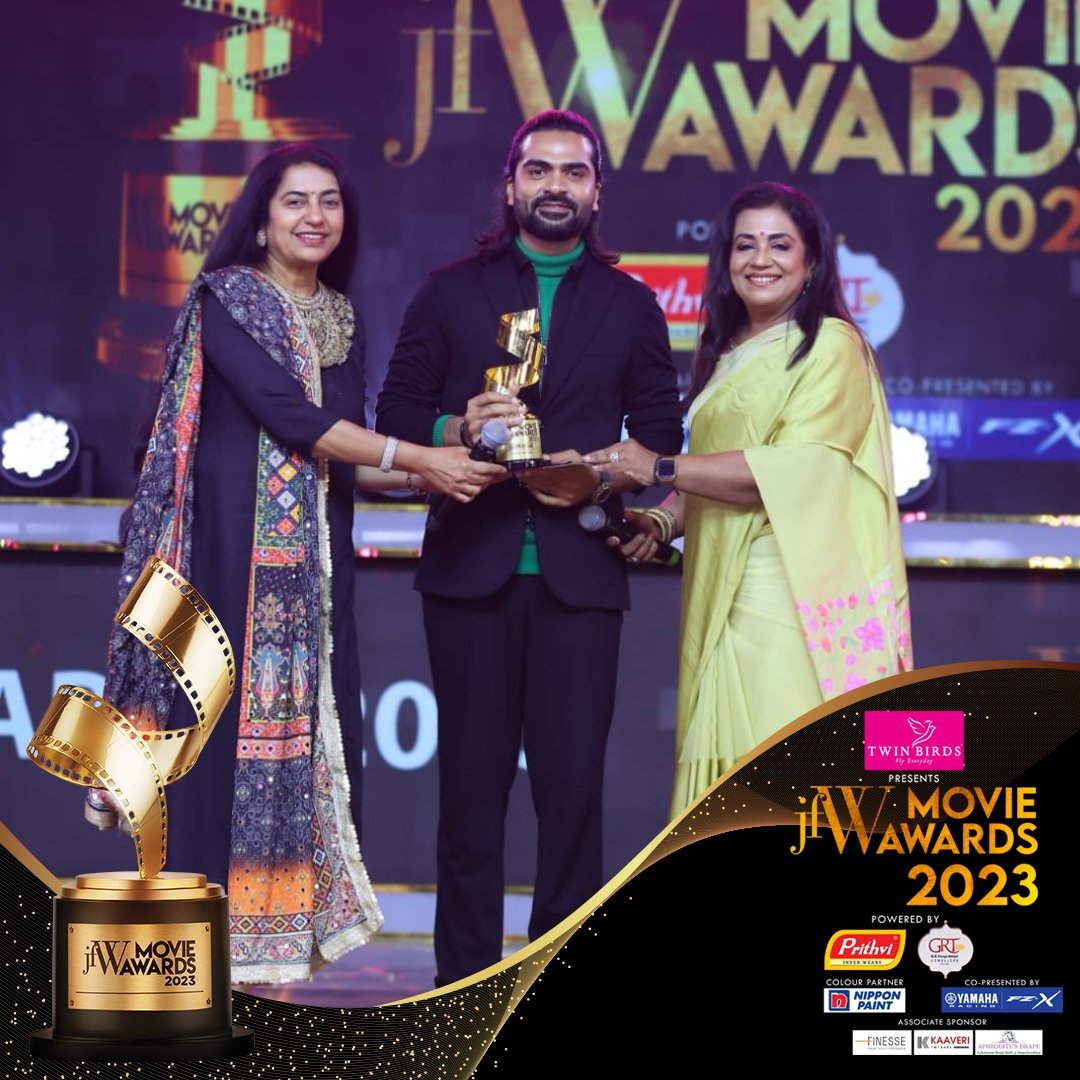 Man of the year! @SilambarasanTR_

The award was presented by @hasinimani #poornimabhagyaraj 

#jfwmovieawards2023 #SilambarasanTR #PathuThala