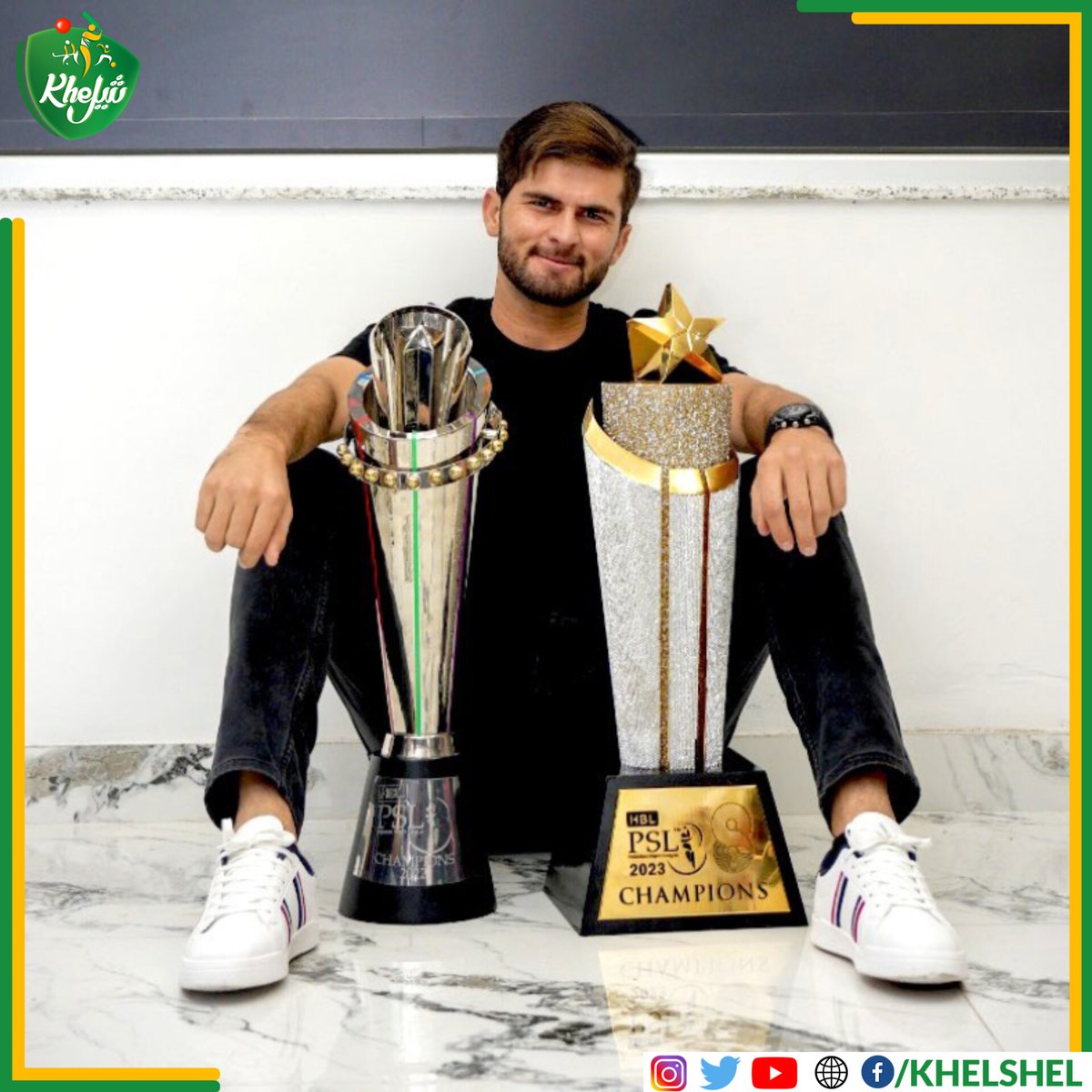 Shaheen Afridi posing with #PSL7 and #PSL8 trophies 😍

#Cricket | #Pakistan | #ShaheenAfridi | #LahoreQalandars | #SabSitarayHumaray