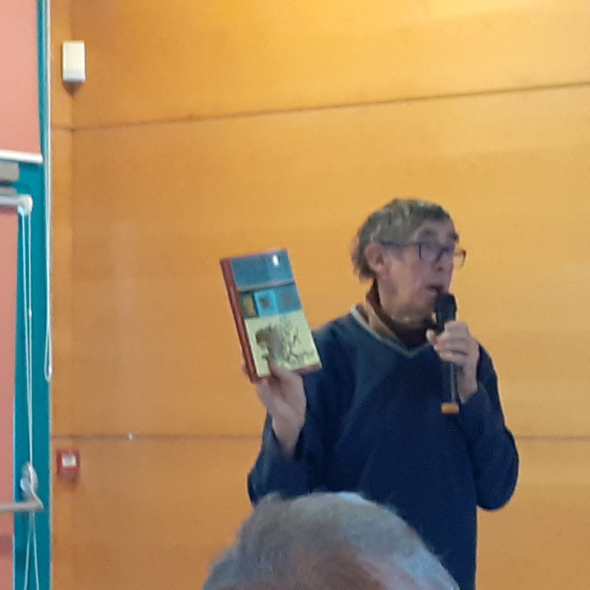 GuyonvarchC's tweet photo. Le #Patrimoine local lié au #breton et à la #toponymie qui en découle intéresse et même passionne. En ce dimanche après-midi, la salle polyvalente est pleine à #saintdivy, à l'invitation de la municipalité et de Ti ar Vro Landerne-Daoulaz #breizh #brezhoneg https://t.co/QvHRqMULoa