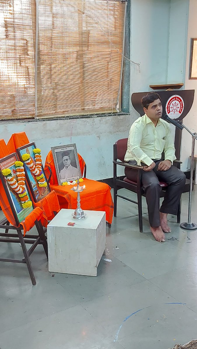vsmandal's tweet photo. 🎙️ #उन्नयनविचारमाला
सध्या देशामध्ये स्वातंत्र्यवीर विनायक दामोदर सावरकर यांच्याबद्दल अनेक उलटसुलट विचार मांडले जात आहेत. स्वातंत्र्यवीर सावरकरांची प्रतिमा मलीन करण्याचा जो जाणीवपूर्वक जोरदार प्रयत्न सुरू आहे, तो प्रयत्न हाणून पाडण्यासाठी स्वातंत्र्यवीर सावरकर नक्की कोण होते -
१/३ https://t.co/PoyexlJrFe
