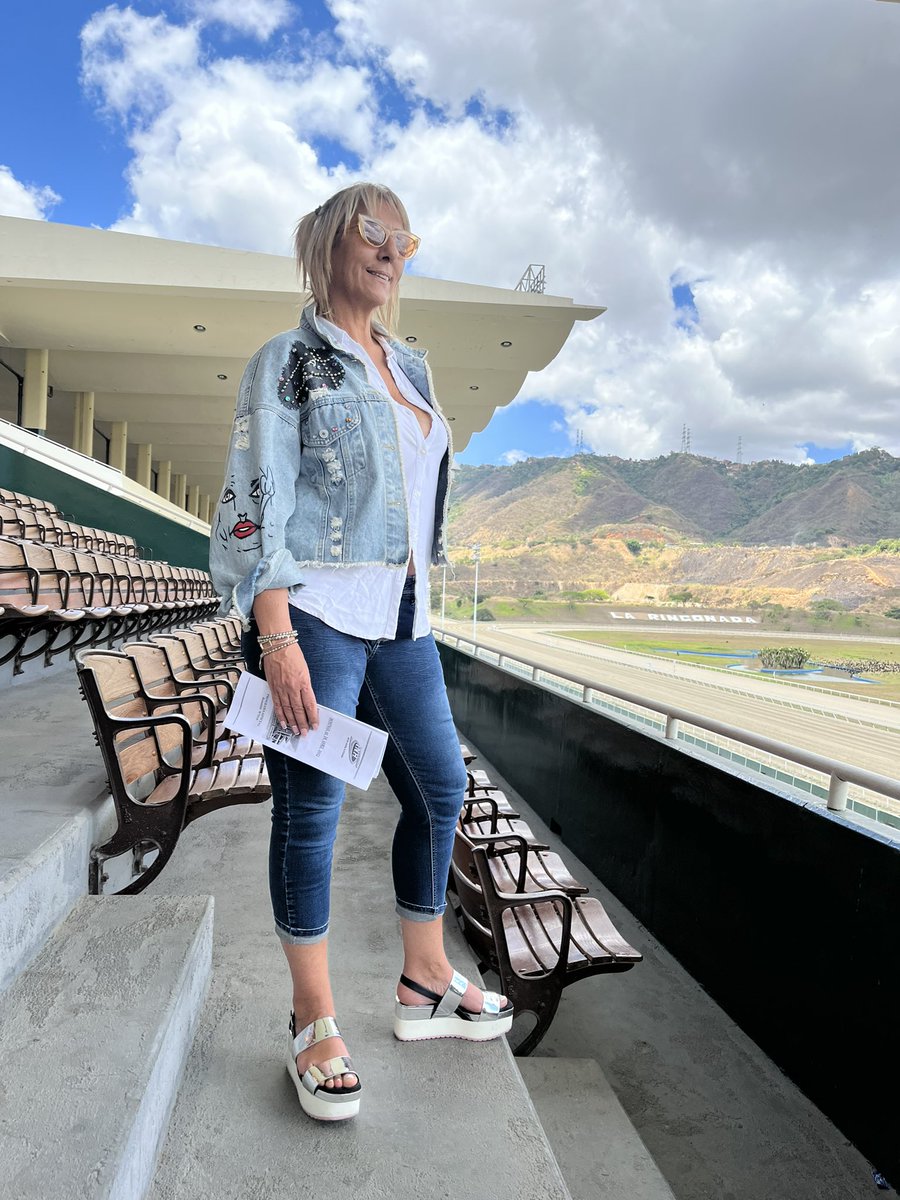 tuerta03's tweet photo. Feliz Domingo ❤️🌺🏇🏼⚾️🇻🇪🍀
Las líneas #clubhipicoxtves #ClubHipicoxTLT 🇻🇪🏇🏼
@mrodoficial 1V▶️10 @CRIOLLOSHOWMAN 3V▶️6 @ferminperez_jr 3V▶️11 @EvonySolorzano 4V▶️1 @JorgenyMartinez 4V▶️10
👀#OjoPelaodelamóvil 4V▶️2
@OmarKhayyam6 @JayCrespo77 5V▶️12
⚾️Y a las 4 pm #BEISBOLXTELEVEN https://t.co/pn6Bf7BwKB