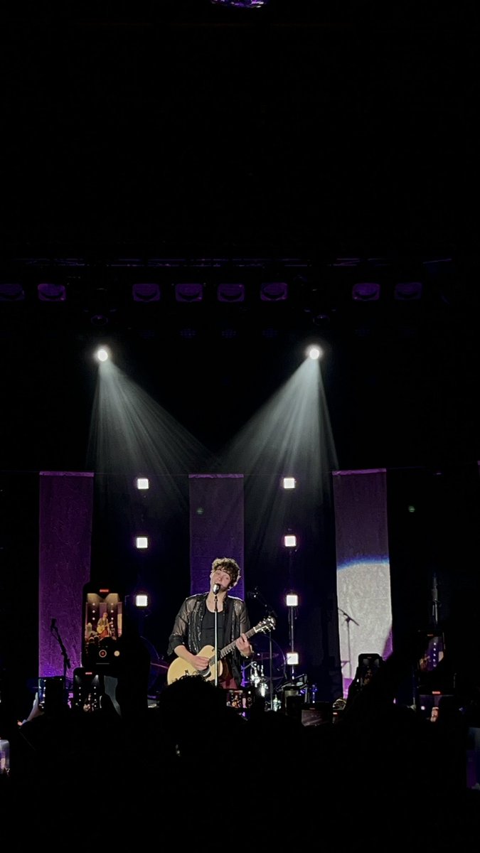 atlanticempath's tweet photo. fav white boy concert last night @joshuatbassett https://t.co/TZ5cNUHFsL