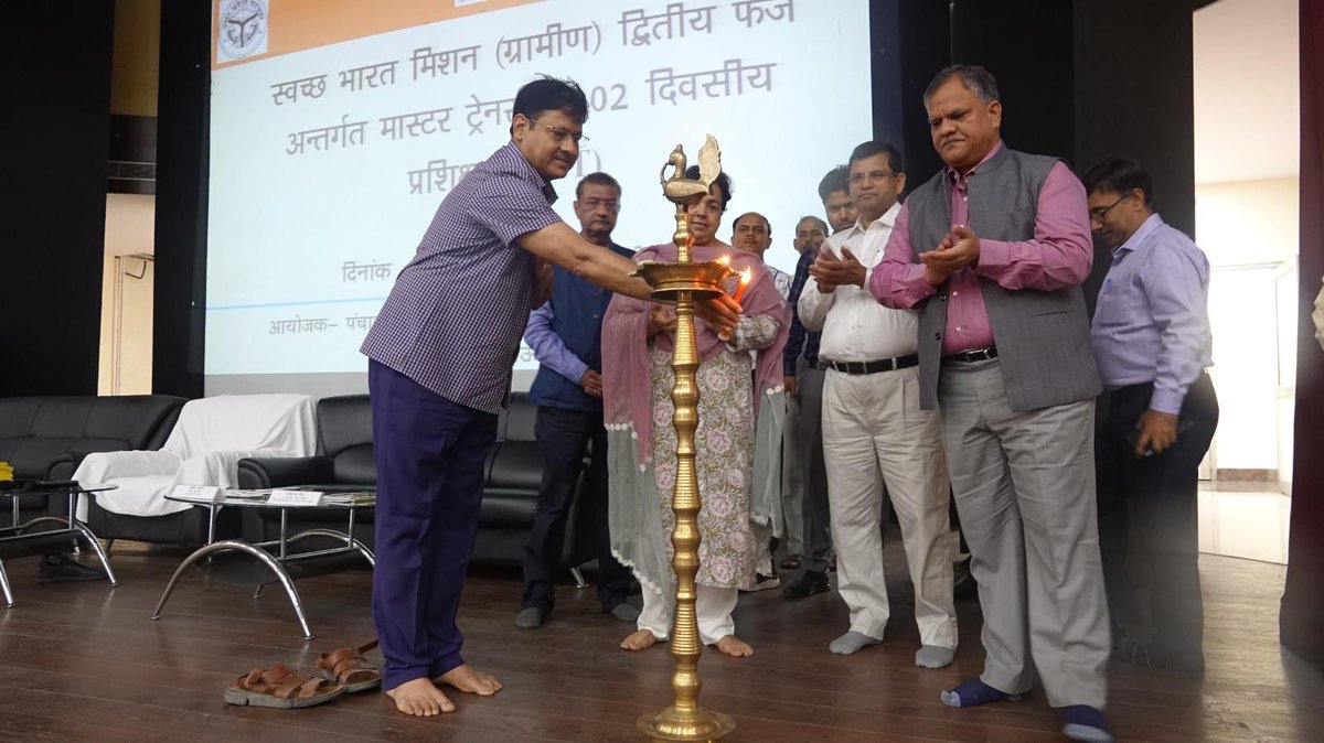 CEUPPRD's tweet photo. @apcuttarpradesh @CMOfficeUP 
स्वच्छ भारत मिशन (ग्रामीण) द्वितीय फेज के अंतर्गत मास्टर ट्रेनर का 2 दिवसीय प्रशिक्षण (ToT), पंचयती राज प्रशिक्षण संस्थान (प्रिट), अलीगंज - लखनऊ में 31st मार्च व 1st अप्रैल को संपन्न हुआ। इसमें जोनल कंसल्टेंट एवं कंसल्टिंग इंजीनियर ने प्रतिभाग किया। https://t.co/iaBzeuT3Qx