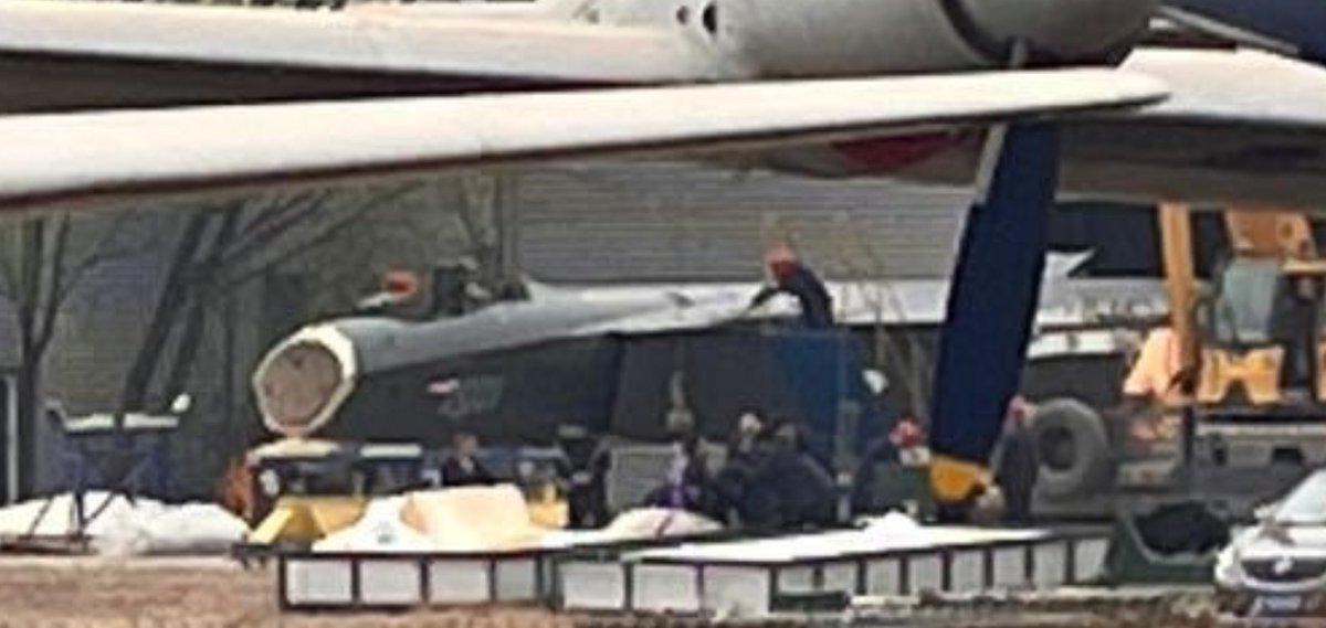 HenriKenhmann's tweet photo. Le premier prototype de démonstration technologique du programme J-20, immatriculé 2001, aurait été désassemblé et transféré vers un musée d'aéronautique chinois.

Image via 就是那么爱侧卫 sur Weibo https://t.co/LZhylk36fF