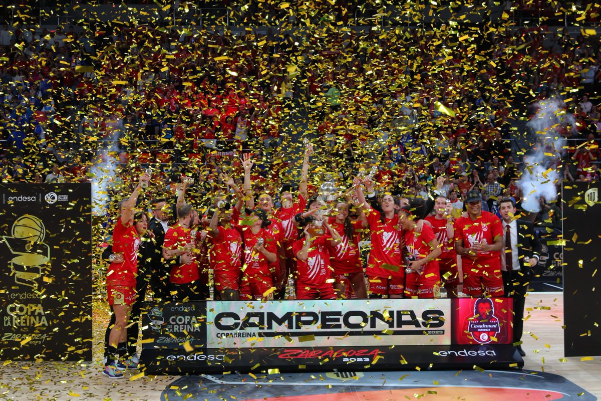 GobAragon's tweet photo. 🏀Enhorabuena a las campeonas del @CasademontZGZ por su título de la #CopaDeLaReinaLFEndesa 

¡Orgullo de Aragón! 👏👏👏 
#OrgullosasDeLoNuestro https://t.co/iKHqrYdixj