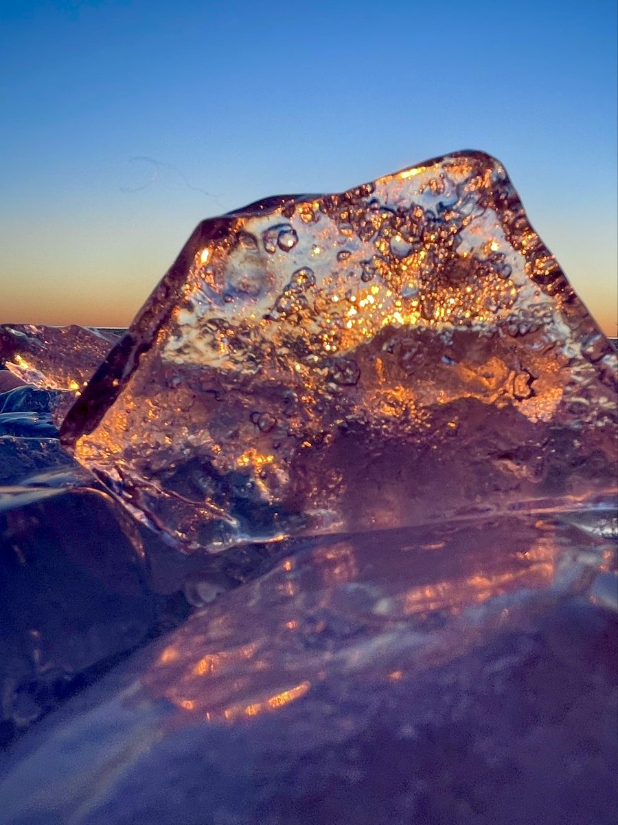 #Sunset ice on #Kallo Island in #Pori, #Finland.

Sometimes it’s the scars within that are needed - so that the light can shine through and show the shades you didn’t know you had in you. 
(A thought of an #ice #ember .)

#AprilSun #PalmSunday #goodnightpost