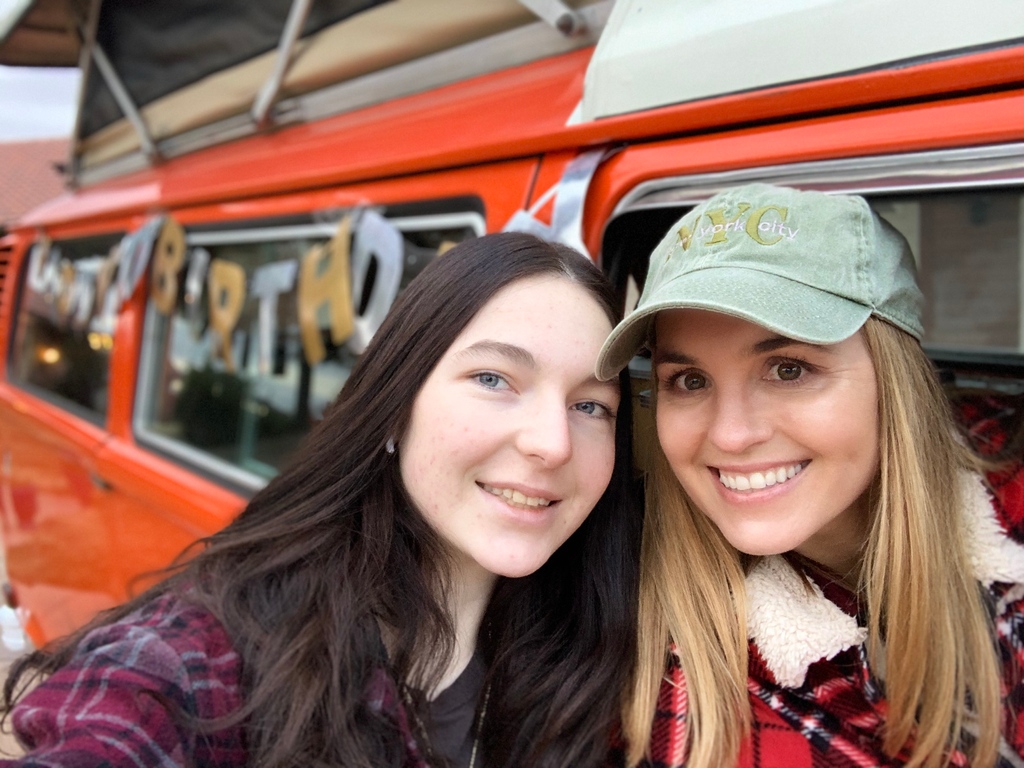 Melindacea's tweet photo. Happy Birthday to this gem! I love having a little sister who makes me feel super old, super short, and super fat! LOL. Love you Em! I wish I had this chick's fearless, take-a-chance-and-do-it attitude when I was her age, but thank god I have her to inspire me now. xo love you! https://t.co/QQz2HcnUxq