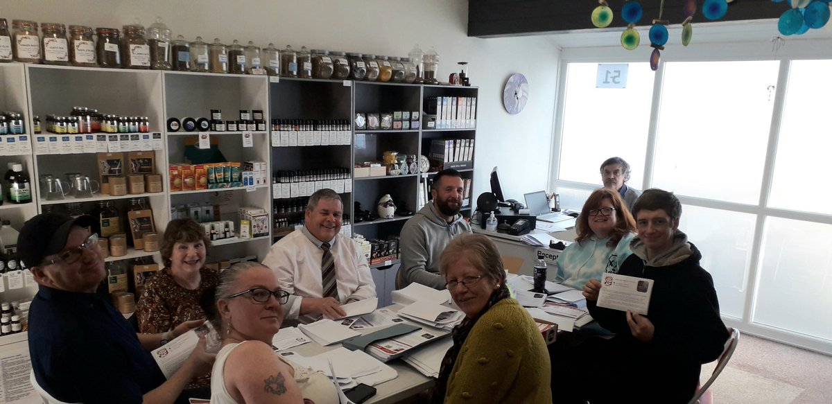 billhartnett1's tweet image. Election Administration Sunday stuffing envelopes with @ReddLab great team effort @labour_local #manyhandsmakelightwork