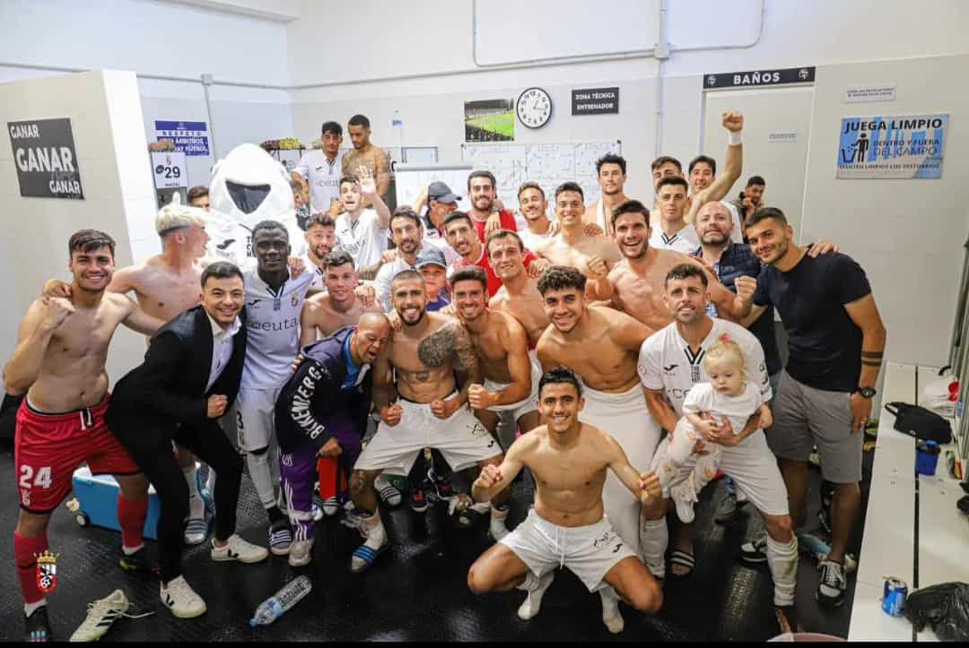 jjromerog5's tweet photo. EQUIPO, sólo eso, EQUIPO @ADCeuta_FC https://t.co/g8bjIuArKB