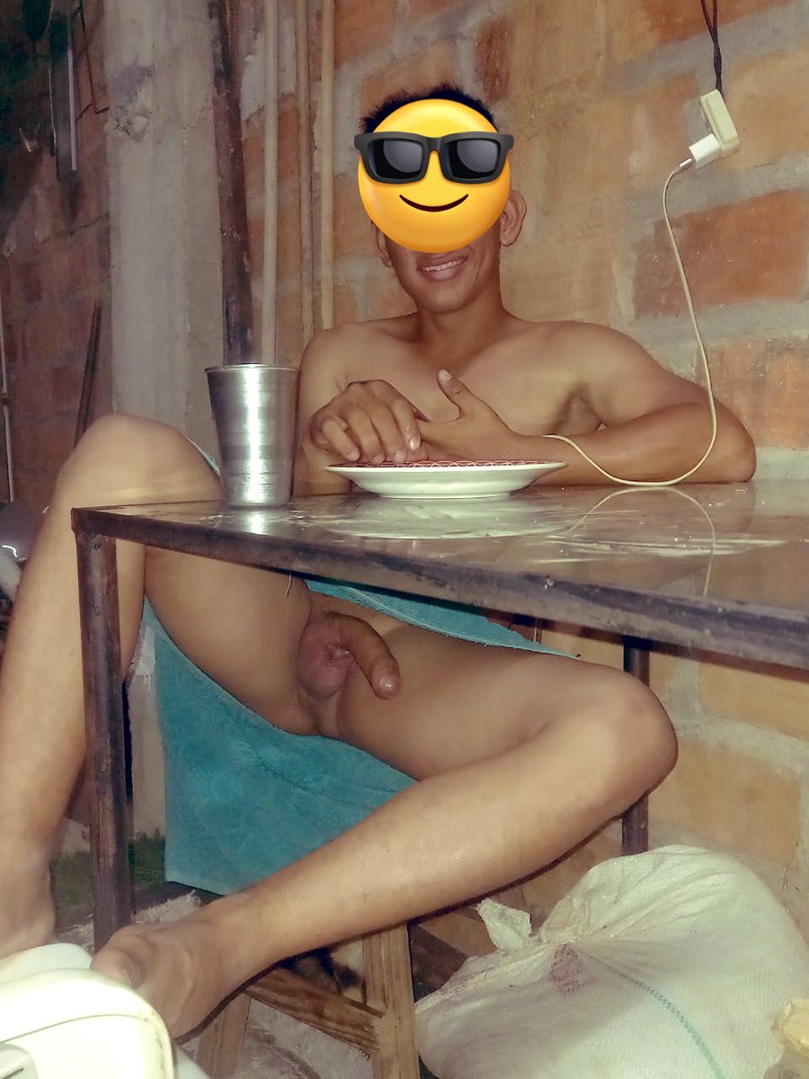 EJoghtty's tweet photo. Estaba cenando, y no me acorde que estaba sin bóxer y el amigo me manda esta foto y mas….. 🤣🤣🤣🤣 https://t.co/16G4lGnhvU
