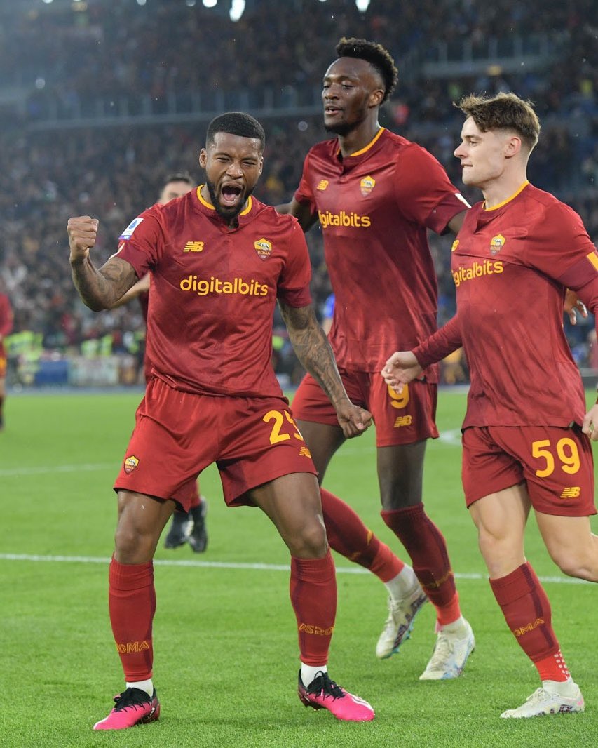 Primera vez que podemos ver a Wijnaldum en su verdadera posición y los resultados son evidentes.

Con una defensa de 4 se gana un hombre en el mediocampo y se sufre menos.

Que sea un principio.

Seguimos vivos para la Champions.