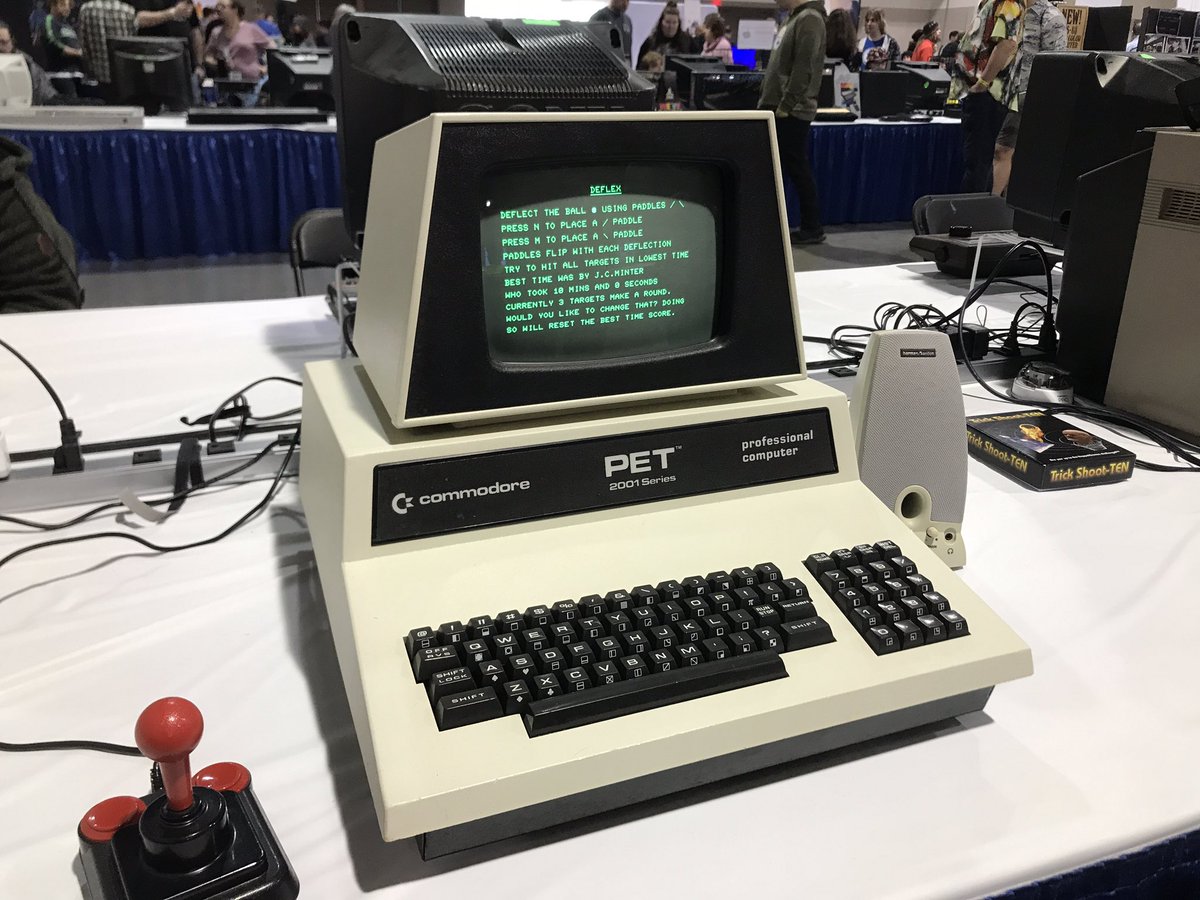 64jim_64's tweet image. Playing Jeff Minter’s (@llamasoft_ox) fun Deflex game at the Midwest Gaming Classic. The game was just released 5 days ago - thanks Jeff! Come by the Museum area to play and see if you can beat Luke’s 45 second score!
#commodore
#CommodorePET
#MidwestGamingClassic
#MGC2023