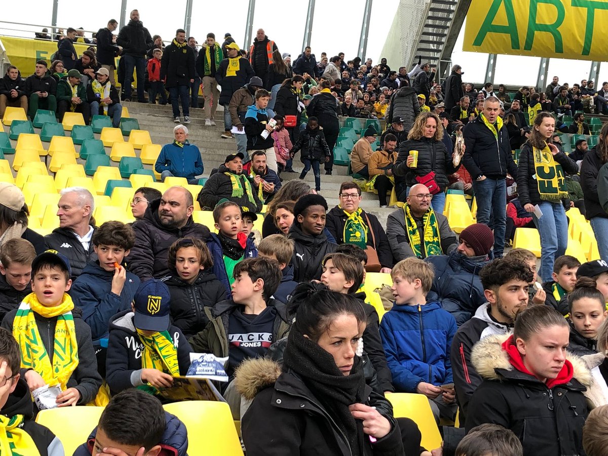 SAGofficiel's tweet photo. 𝗝𝗲𝘂𝗻𝗲𝘀

🌑 Pendant que l’équipe fanion jouait avec le palpitant de leurs supporters, 230 jeunes et moins jeunes étaient à la Beaujoire pour assister à la rencontre FC Nantes - Stade de Reims !

#SaintAubinGuerande 🌓 #SolidaritéAmbitionGénérosité https://t.co/Ct44EgmeR9