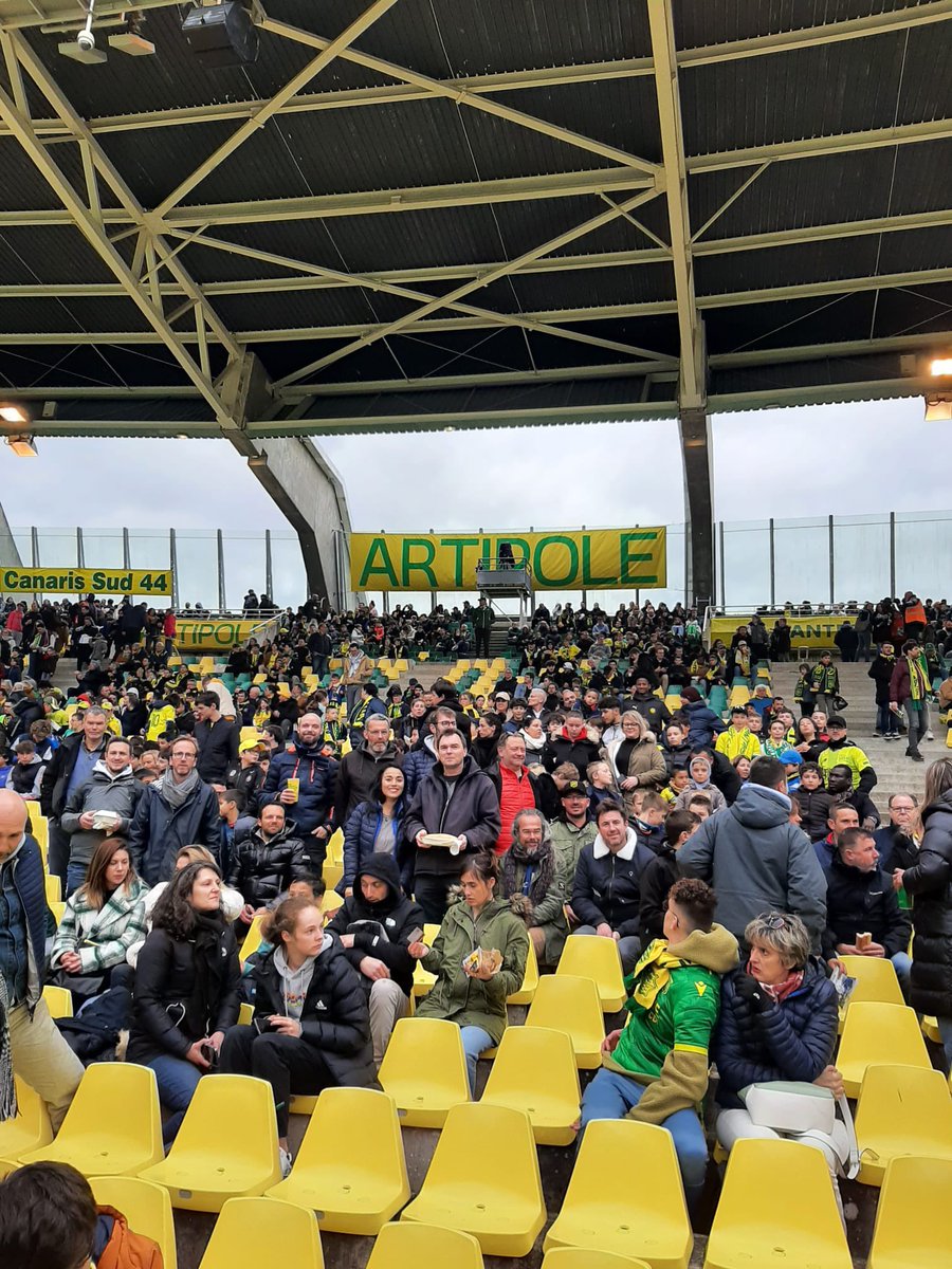 SAGofficiel's tweet photo. 𝗝𝗲𝘂𝗻𝗲𝘀

🌑 Pendant que l’équipe fanion jouait avec le palpitant de leurs supporters, 230 jeunes et moins jeunes étaient à la Beaujoire pour assister à la rencontre FC Nantes - Stade de Reims !

#SaintAubinGuerande 🌓 #SolidaritéAmbitionGénérosité https://t.co/Ct44EgmeR9