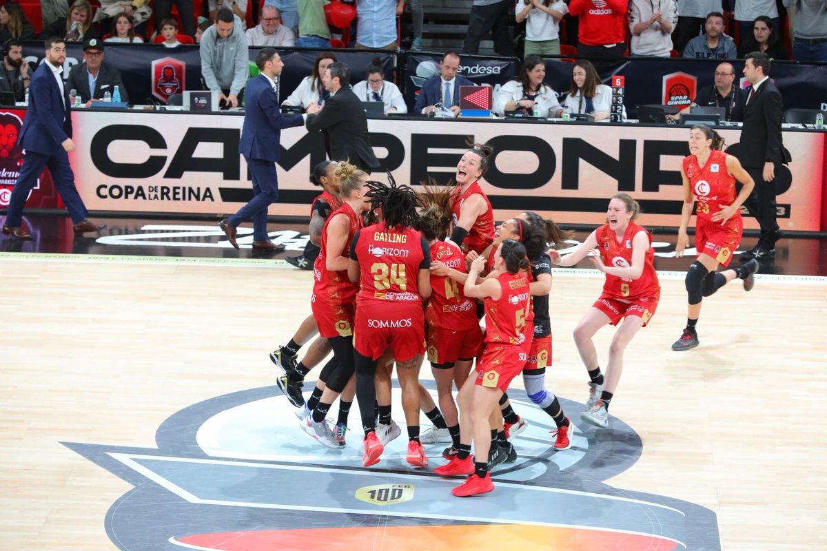 JLambanM's tweet photo. Brillantísima y esforzada victoria de @CasademontZGZ frente a un grandísimo rival, @CBAvenida. Qué emocionante y espectacular Final de la #CopaDeLaReinaLFEndesa, qué orgullo de equipo y qué punto de moral para el deporte aragonés de élite https://t.co/aF5Pptqnh5