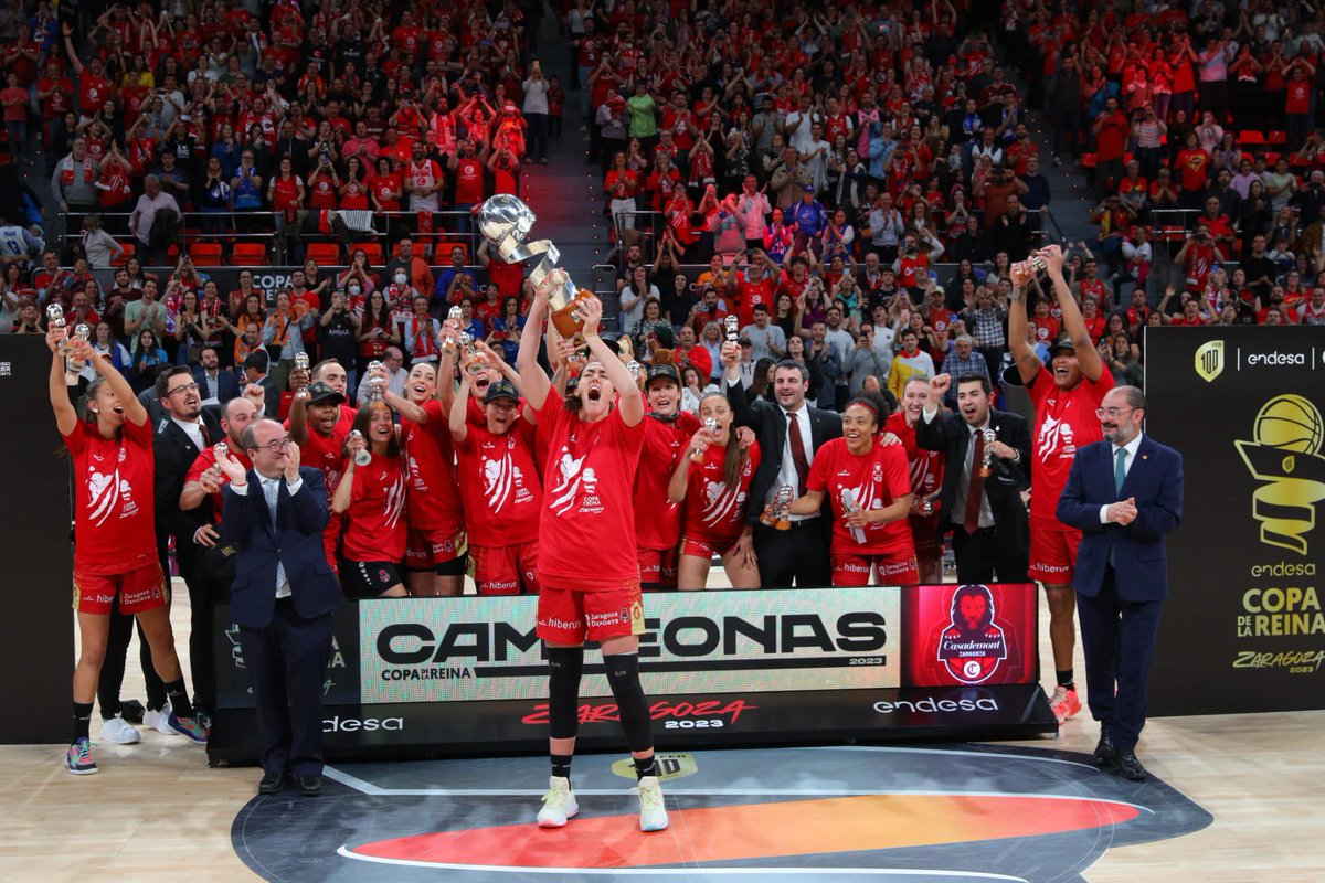 JLambanM's tweet photo. Brillantísima y esforzada victoria de @CasademontZGZ frente a un grandísimo rival, @CBAvenida. Qué emocionante y espectacular Final de la #CopaDeLaReinaLFEndesa, qué orgullo de equipo y qué punto de moral para el deporte aragonés de élite https://t.co/aF5Pptqnh5