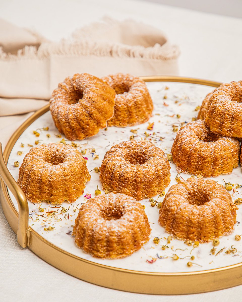 gourmondoco's tweet photo. Honey-Chamomile Tea Bundt Cakes for your weekend viewing pleasure.🍯✨With a hint of vanilla + lemon! #GourmondoCo https://t.co/3rTSdFop3k