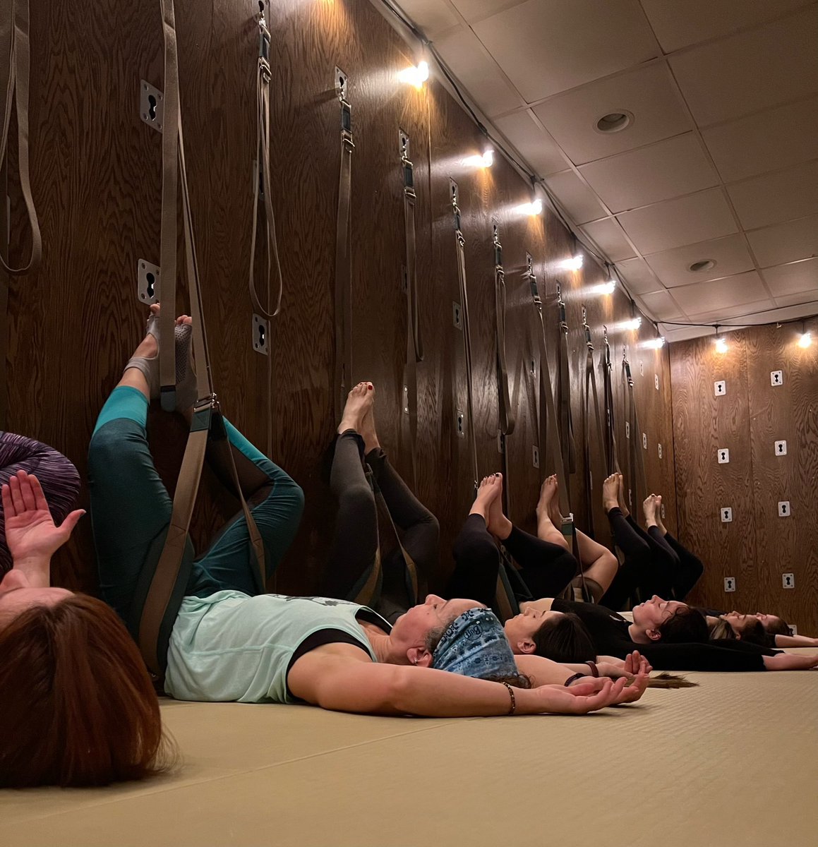 Don’t forget to sign up for the wall Yoga series coming up with Amanda! @amandaloveshipe 💓 You will leave these classes feeling weightless, lengthened, and amazing! 🌟🌟🌟

👉 Learn more: mindyourbodyoasis.com/group-class-sc…