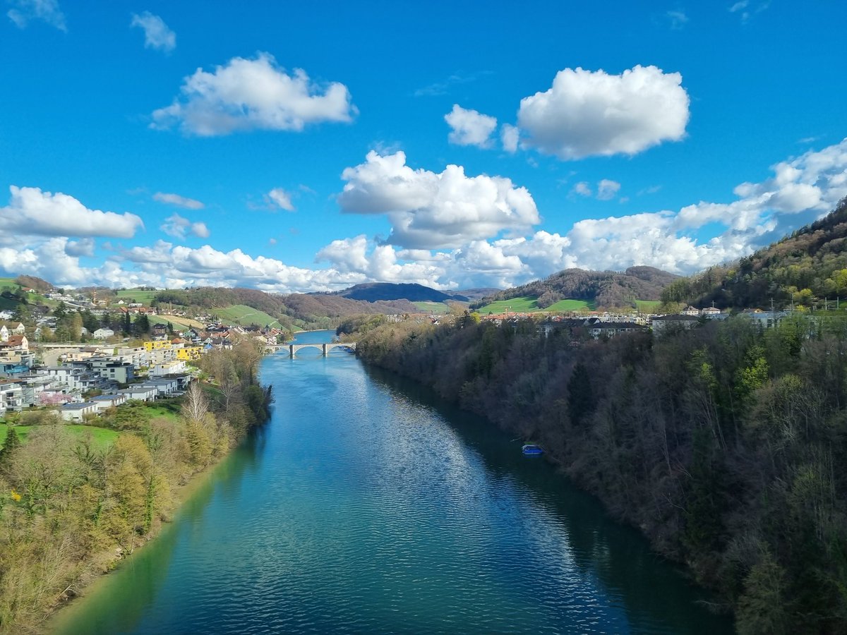 Joschaliiu's tweet photo. Heute bin ich auf meine erste von mehreren Interrail Reisen in den nächsten zwei Monaten aufgebrochen! Zwei Wochen lang werde ich jetzt in und um Italien herum fahren. Für heute bleibe ich aber noch in der Schweiz: https://t.co/KqLtjsgmJY