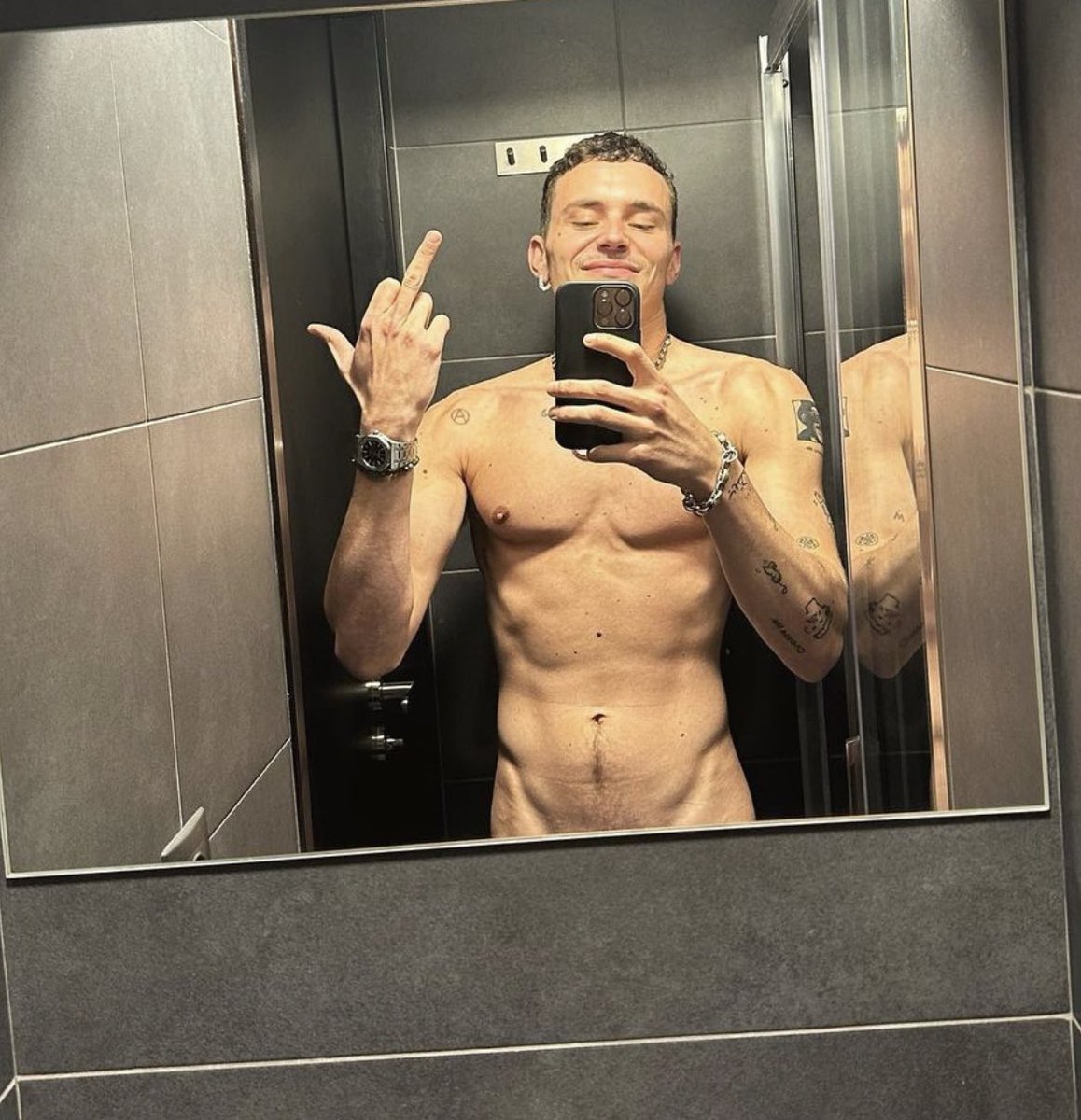 PASSION4TEBOY's tweet photo. #SeductiveSunday https://t.co/SYj2S6030W