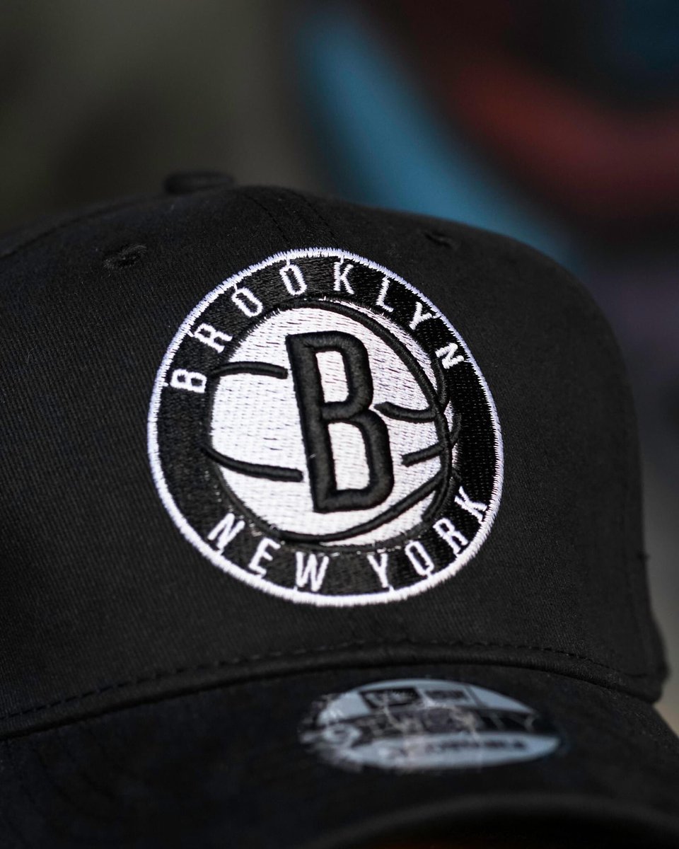 Show off your love for the Brooklyn Nets with the New Era Core Classic #9TWENTY cap.🫡

Limited Amount 🚨

#madhatter #madhattercommunity #adjustable #adjustablehats #hatcollection #headwear
