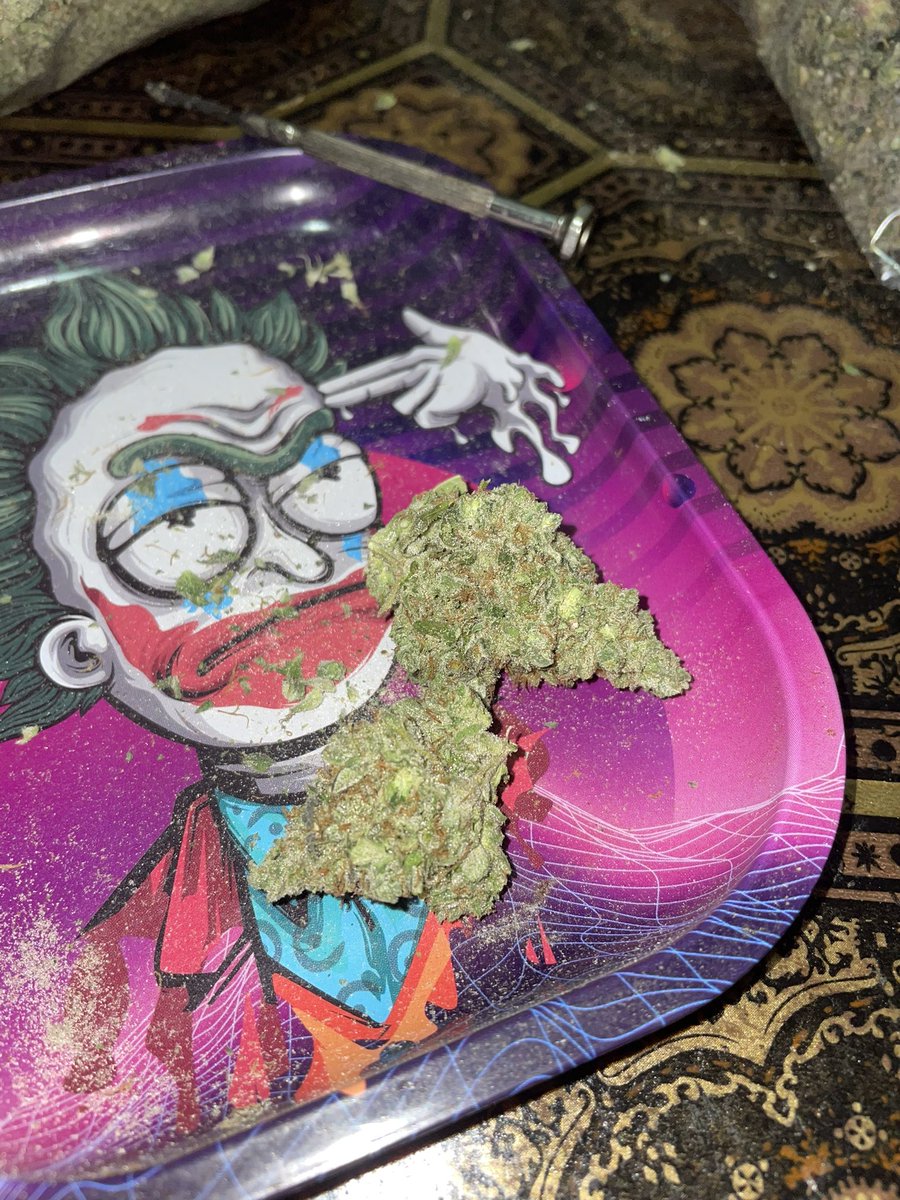 chief420247's tweet photo. It pharmacy Sunday… the #triangleOG is super #flame https://t.co/cL3zAH3vlr