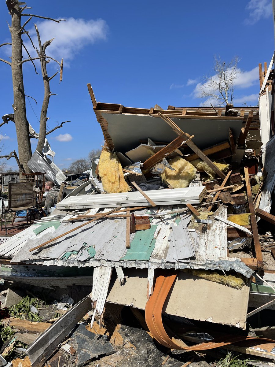 JesseKirschNews's tweet photo. SULLIVAN, IND.—Block after block of homes ravaged by what the @NWS preliminarily says was an EF3 tornado. 

Remarkably only 3 lives lost in the area according to officials. What we’re seeing on the ground @NBCNightlyNews and @MSNBC. #SullivanIndiana https://t.co/tfEG4mo8q2