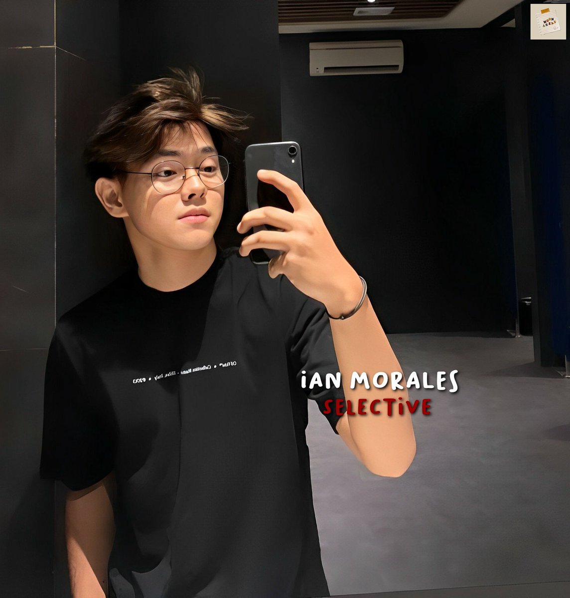 moonareas tweet picture