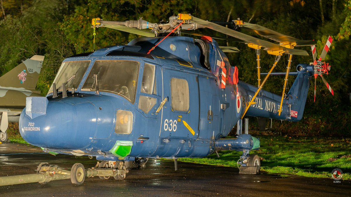 🇬🇧 Royal Navy Lynx XZ233 at Yorkshire Air Museum 
Photo Olimpia 
@air_museum

#AviationPhotography #Aviation #AvGeek  #Military #nightshoot #yorkshire #aviationmuseum  #royalairforce #Yorkshireairmuseum #elvington #westlandlynx #Helicopter
