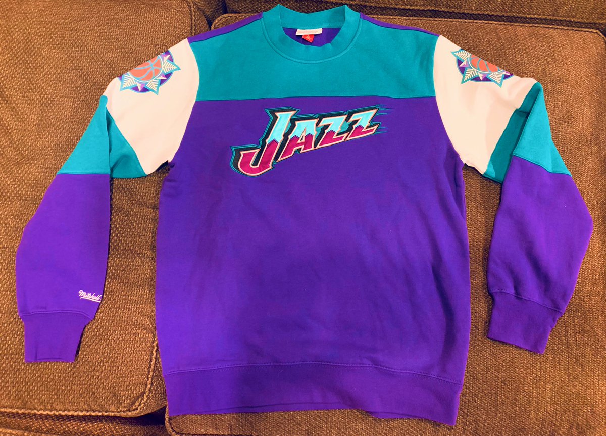 SaltCitySwagger's tweet photo. 🚨Giveaway🚨 
Choose 1: @mitchell_ness Mountains crew or @Nike All Star 2023 Hoodie (Both are Size LG)

To Enter:
1. Follow Us
2. Tag a friend
3. Reply with your favorite way to serve/help other people!

Winner picked after the @utahjazz https://t.co/Ew6eMpyIhM