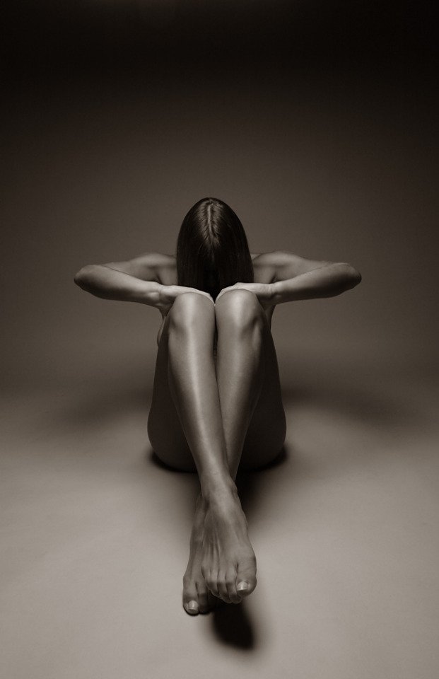 slawo19's tweet photo. "Feet" and "Verticum" by #AndreBrito - #perfect #classic #blackandwhite #nude #womanact with something sepia. I see them as good opposites. https://t.co/wPzkAYqezf