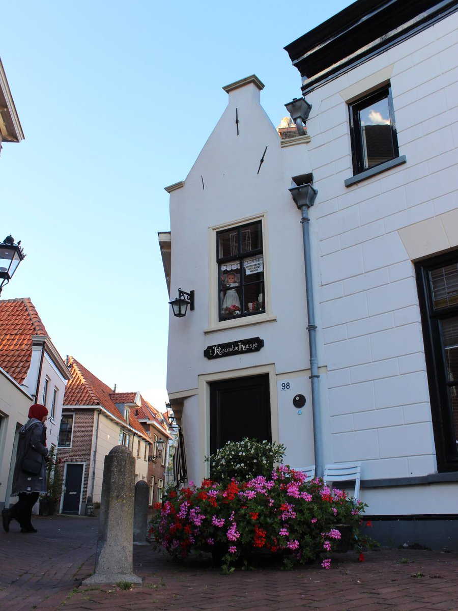 jolandabrwr's tweet image. #Goedenavond 
Vandaag was het thema #huis
Hier een foto van het kleinste huisje van #Kampen
Uit alle bijdragen aan #camer_a_pril bleek wel dat het thema voor een grote variatie aan foto's heeft gezorgd.
Dank jullie wel en tot morgen!