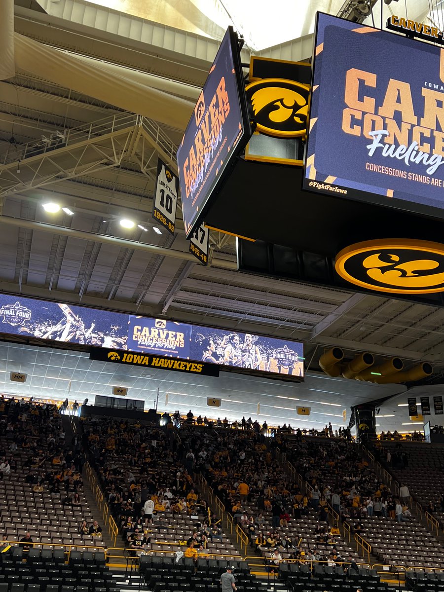 Laura VandeBerg tweet media