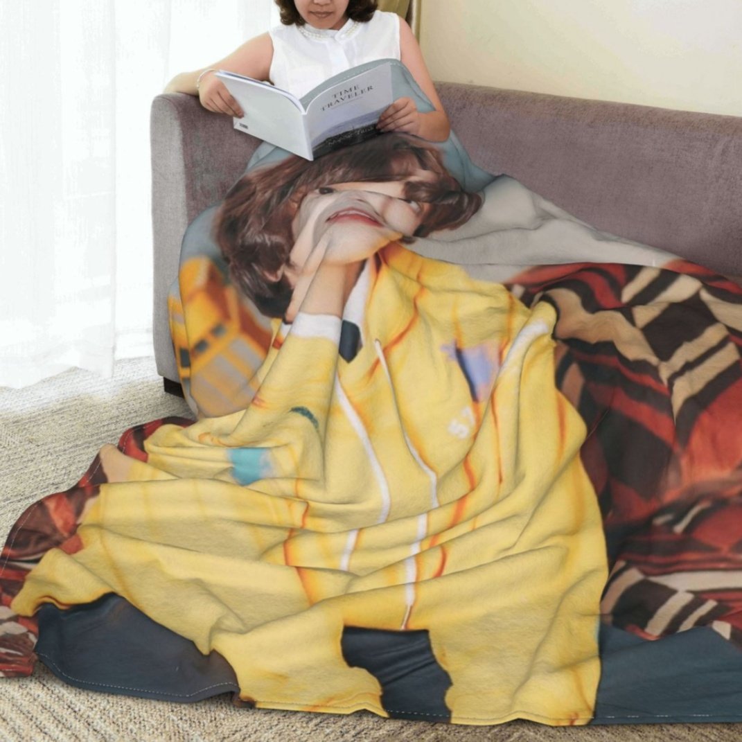 CitouTxt's tweet photo. compraria ou nao compraria? itens com a cara do txt no meio - a thread 

@TXT_members https://t.co/33wj9DcbZU