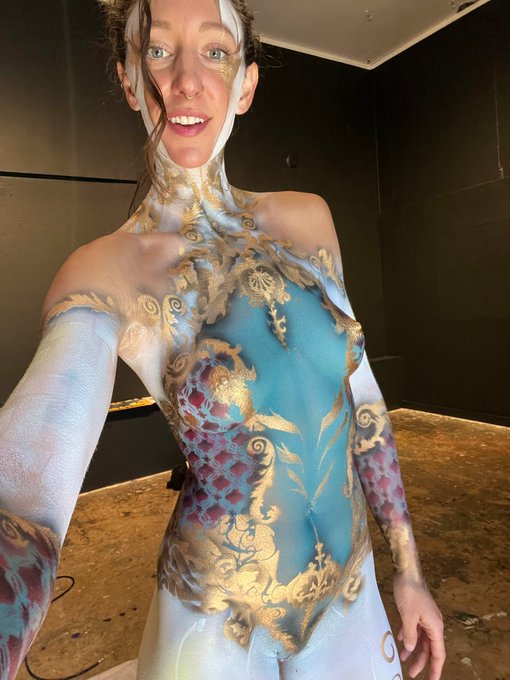 Feeling goddess-like as ever in this body paint masterpiece by @RoustanNFT 
✨💙⚜️

We had the honor of