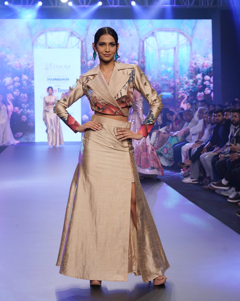 TimesFashionWk's tweet photo. Ayushi Agarwal’s collection from Artisanal Dhaga, truly upped the mood with its intricacy at the #PuneTimesFashionWeek2023. An absolute delight to witness @iamTinaDatta show-stop for this exquisite collection!
#PTFW #PTFW23 #KundanSpaces #AyushiAgarwal #ArtisanalDhaga #TinaDatta https://t.co/idPpmL1Bzo