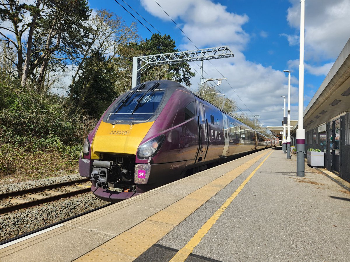 thesatnav89's tweet photo. Another day on the iron road today consists of 14 trips 12 of which are between Kettering and Corby #everydayiamshuttling #lifeofaguard #dayontheroad #isithometimeyet🤷‍♂️ https://t.co/aX7GV4ppbV
