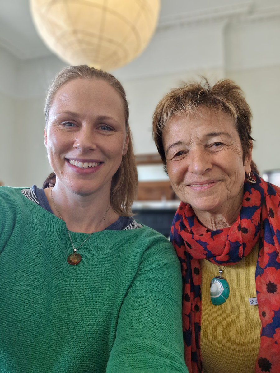 TalesBySusan's tweet photo. Just back from an amazing weekend's CPD with one of my favourite wellbeing authors of all time, Zohar #DinaGlouberman #imagework 🌠 https://t.co/cBZWdiydXx