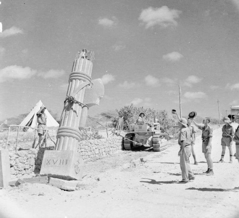 British troops use a bulldozer to pull down a Fascist stone monument at Kismayu in Italian Somaliland on April 11, 1941.

#History #WWII