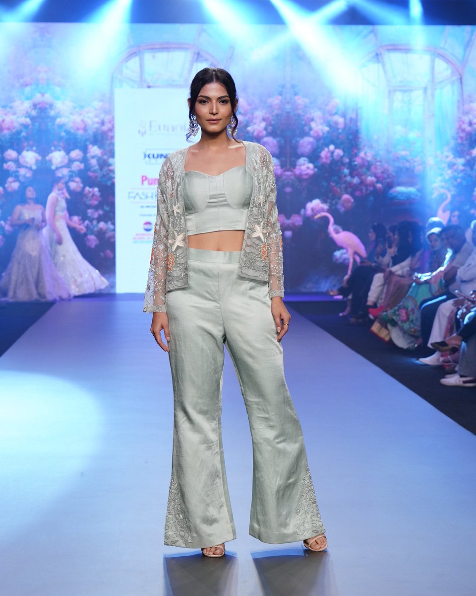TimesFashionWk's tweet photo. Ayushi Agarwal’s collection from Artisanal Dhaga, truly upped the mood with its intricacy at the #PuneTimesFashionWeek2023. An absolute delight to witness @iamTinaDatta show-stop for this exquisite collection!
#PTFW #PTFW23 #KundanSpaces #AyushiAgarwal #ArtisanalDhaga #TinaDatta https://t.co/j0Sg13pKJh