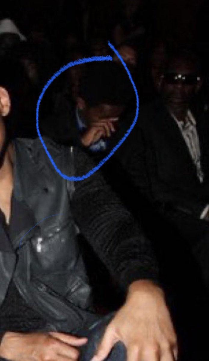 kingofspadesnc's tweet photo. @cornski So nobody gonna mention Chris Rock hiding his face in the background??? https://t.co/93U7hde9Sy