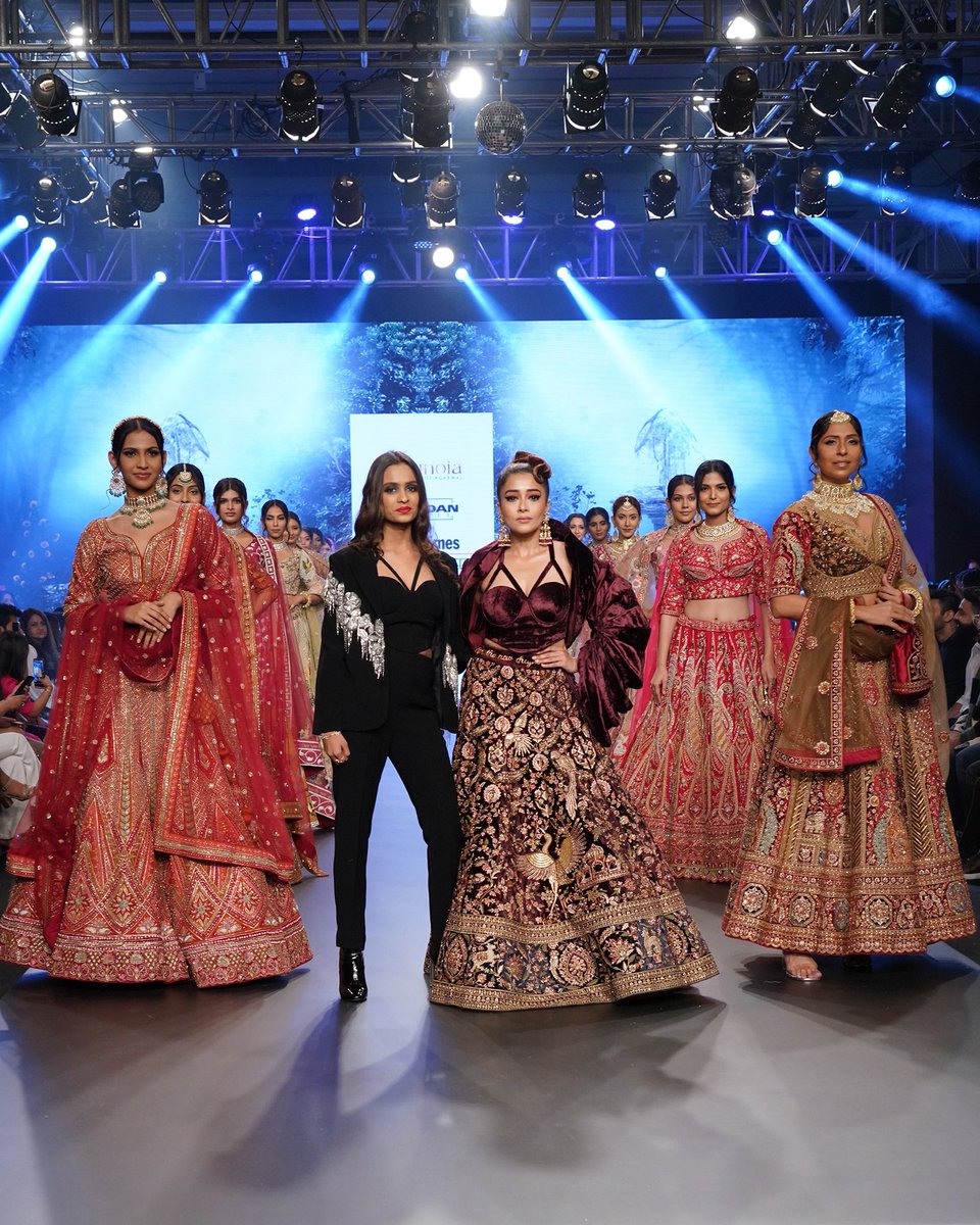 TimesFashionWk's tweet photo. Ayushi Agarwal’s collection from Artisanal Dhaga, truly upped the mood with its intricacy at the #PuneTimesFashionWeek2023. An absolute delight to witness @iamTinaDatta show-stop for this exquisite collection!
#PTFW #PTFW23 #KundanSpaces #AyushiAgarwal #ArtisanalDhaga #TinaDatta https://t.co/MFwPMwG6g1