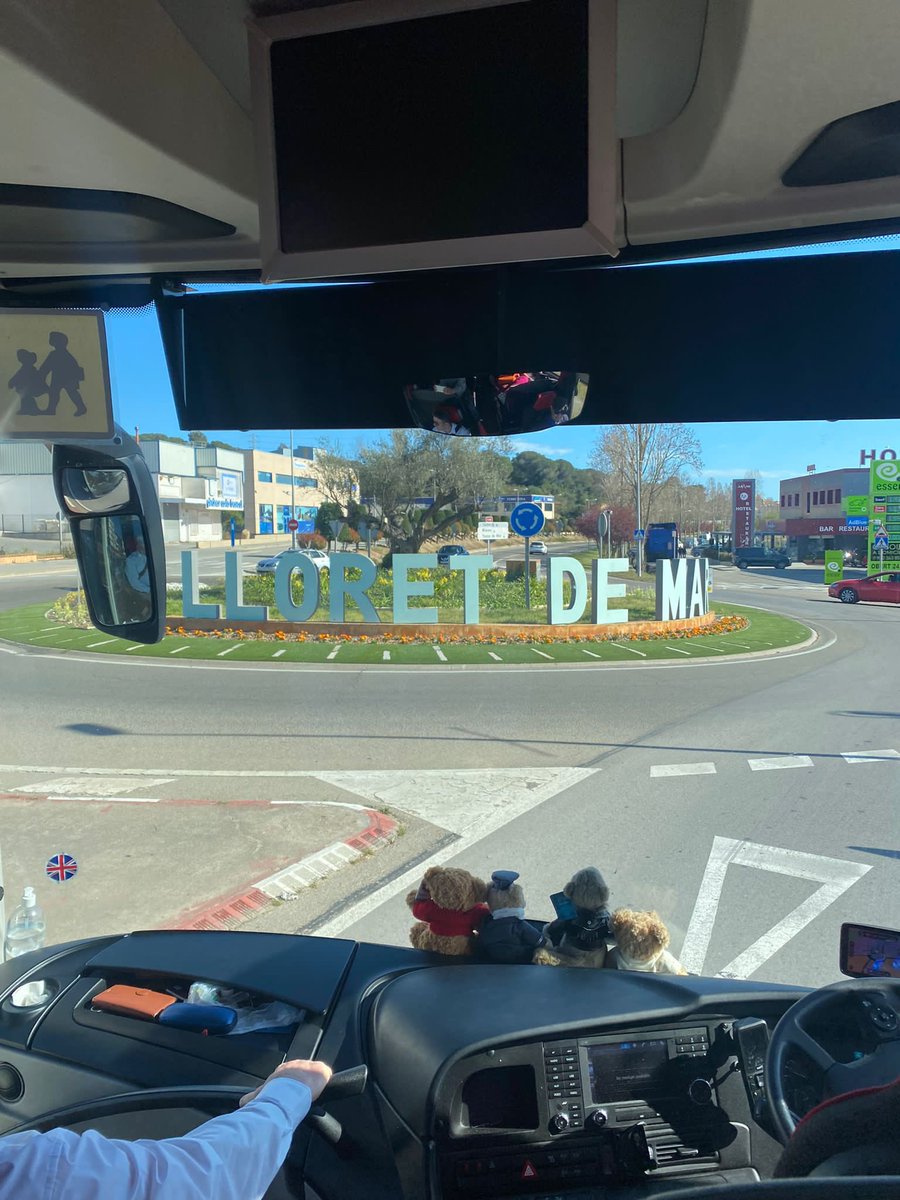 johnflamsteed's tweet photo. After one epic journey, they have arrived! ¡Hola España! 🇪🇸🇪🇸🇪🇸 https://t.co/0ReBhx8slg