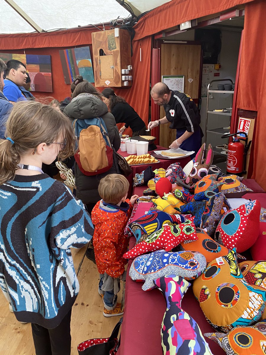 Merci à <a href="/Capgemini/">Capgemini</a> pour l’organisation de cette journée de sensibilisation à l’autisme avec la représentation de notre spectacle sensoriel en #makaton dans le magnifique chapiteau de <a href="/turbulences75/">turbulences !</a> 
#journéemondiale #sensibilisation #autisme #autismday2023 #spectacle #inclusif