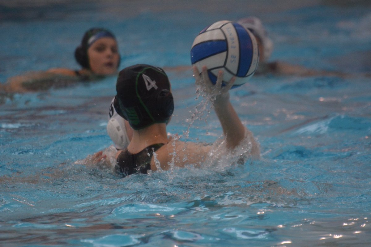 Proud of our players William and Zoe who both represented Worthing Water Polo this weekend. 

🤽🏾‍♀️ Zoe and William played in the NAGs at Northampton and Gloucester. 

The girls finished in 4th place and the boys finished top of their group and go onto the finals in Sunderland.