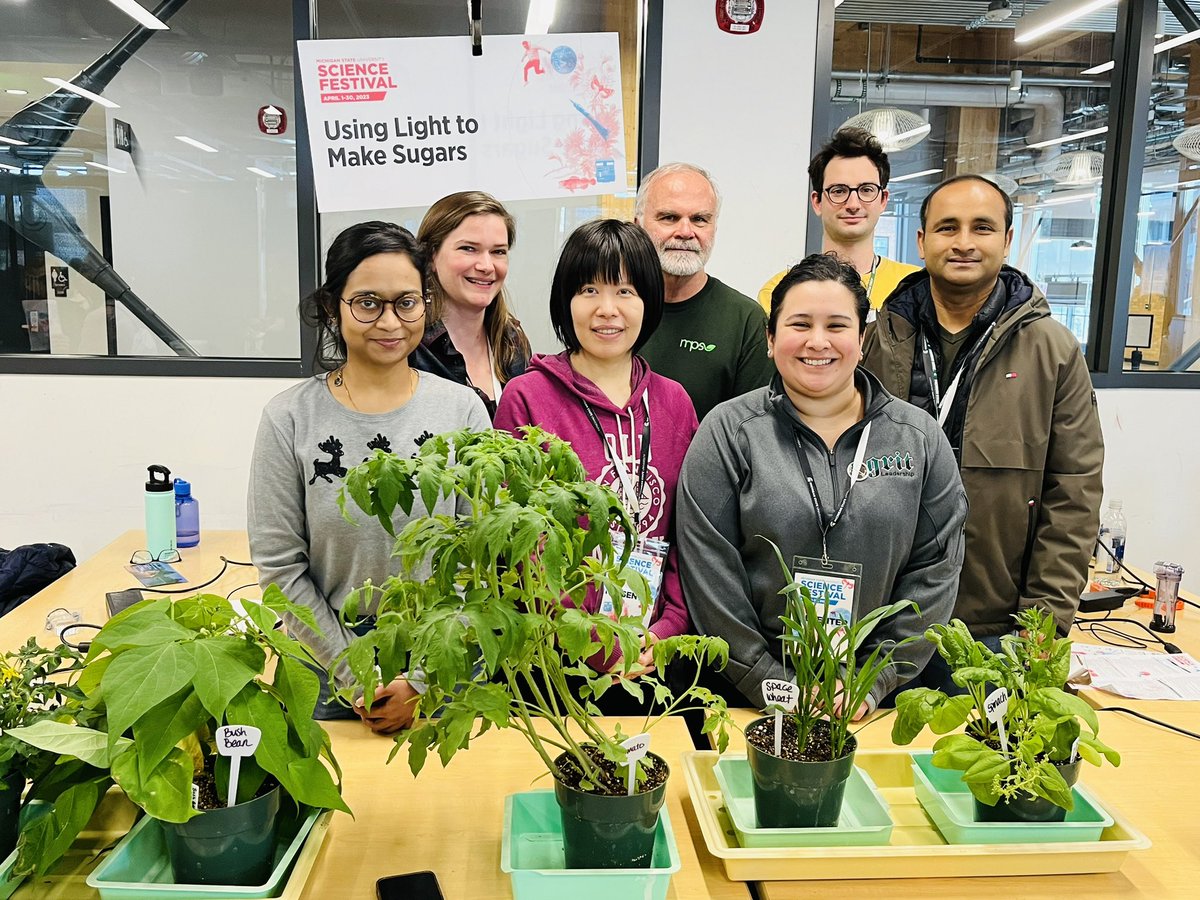 Sharkey Lab teaching the community about Photosynthesis <a href="/MSUSciFest/">MSU Science Festival</a>